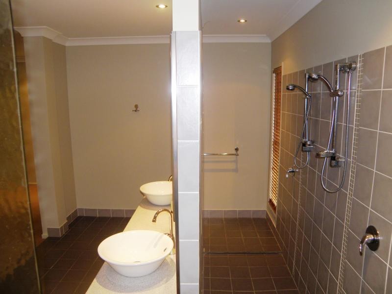 7 Zoe Pl, Moggill QLD 4070
