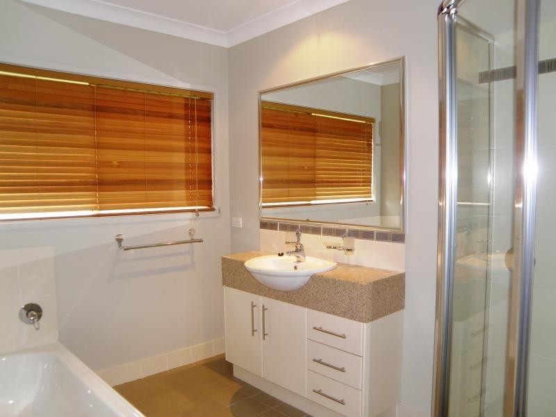 7 Zoe Pl, Moggill QLD 4070