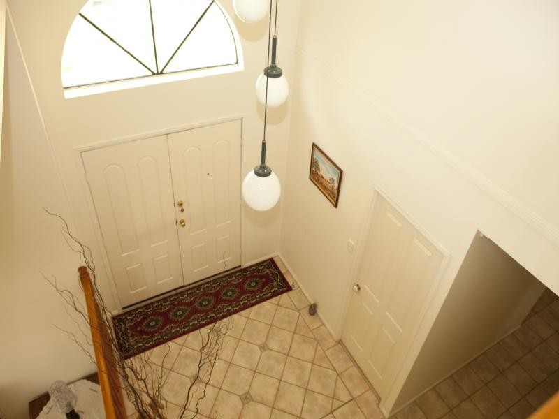 5 Natone Crt, Sinnamon Park QLD 4073