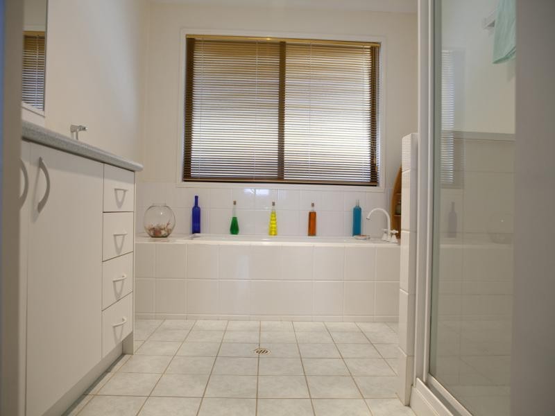 5 Natone Crt, Sinnamon Park QLD 4073