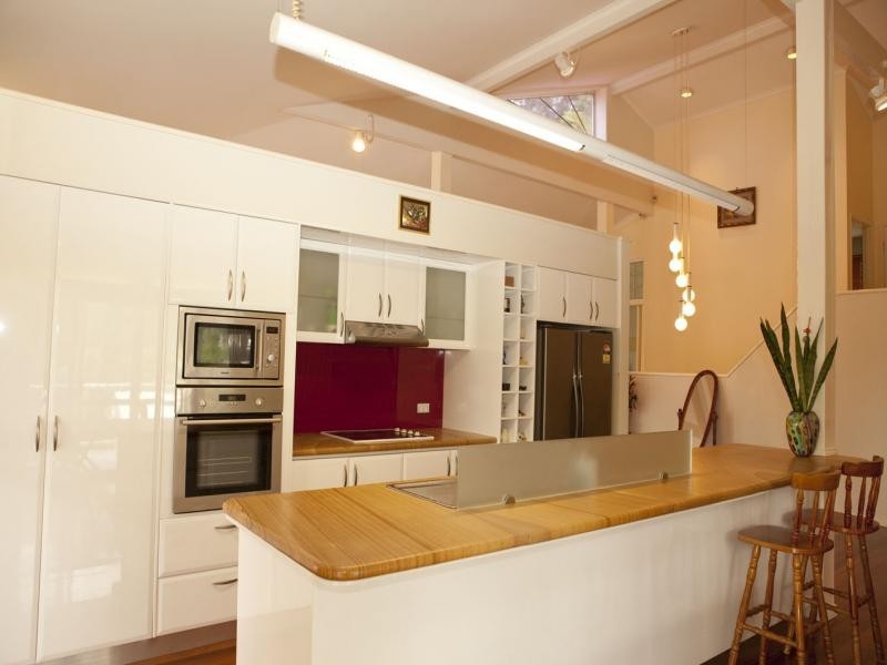 4 Moncrieff Crt, Mount Ommaney QLD 4074