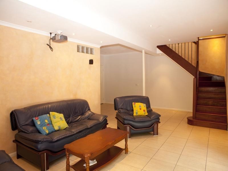 4 Moncrieff Crt, Mount Ommaney QLD 4074