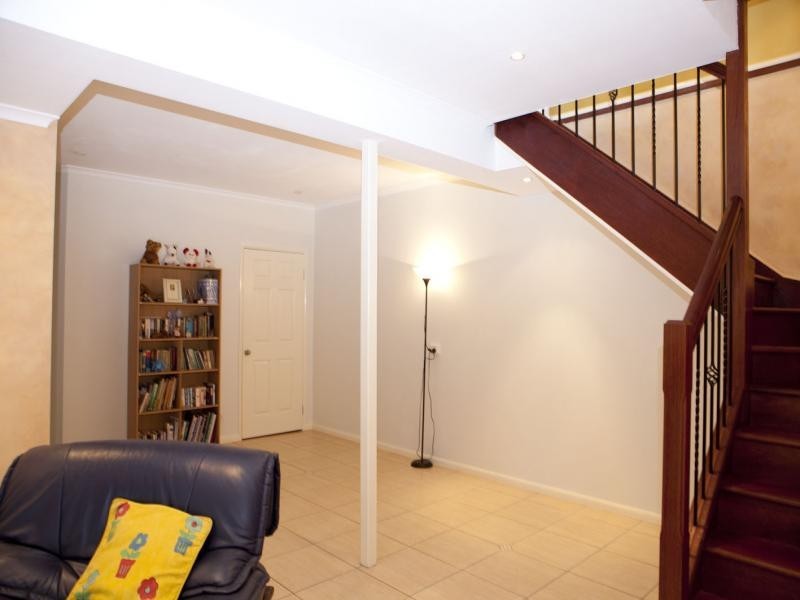 4 Moncrieff Crt, Mount Ommaney QLD 4074