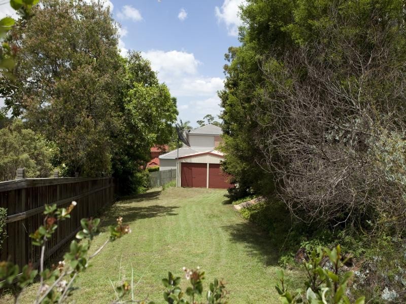 4 Moncrieff Crt, Mount Ommaney QLD 4074