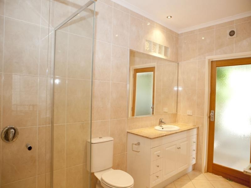 4 Moncrieff Crt, Mount Ommaney QLD 4074