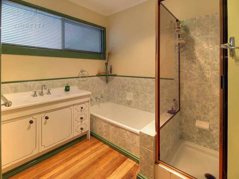 74 Brownie St, Jamboree Heights QLD 4074