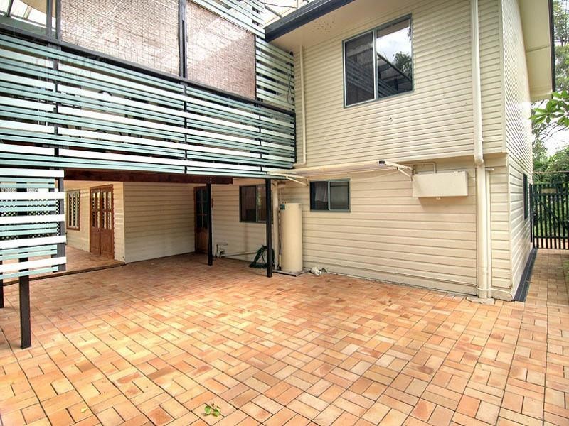 74 Brownie St, Jamboree Heights QLD 4074