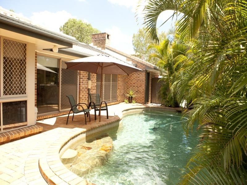 4 Janie Cl, Sinnamon Park QLD 4073