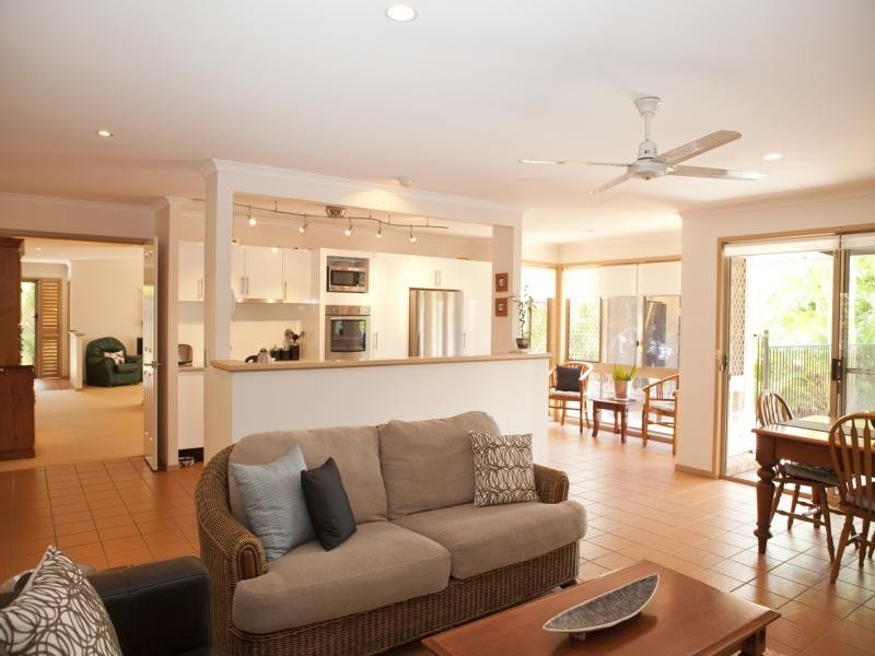 4 Janie Cl, Sinnamon Park QLD 4073