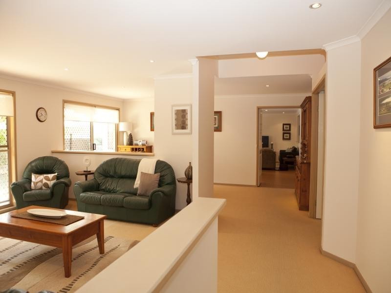 4 Janie Cl, Sinnamon Park QLD 4073