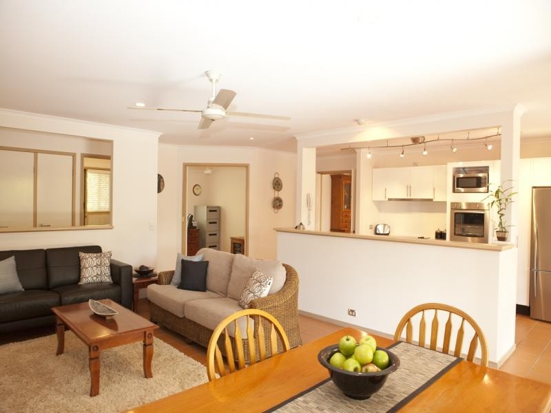 4 Janie Cl, Sinnamon Park QLD 4073