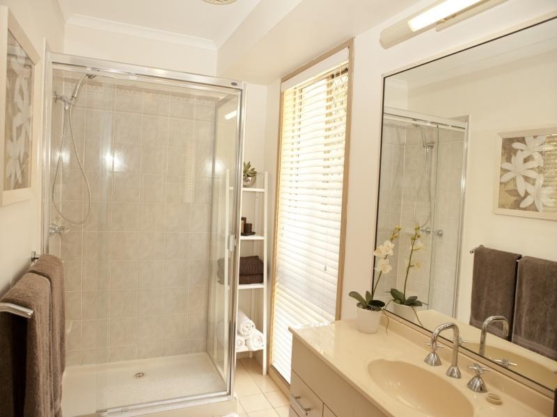 4 Janie Cl, Sinnamon Park QLD 4073