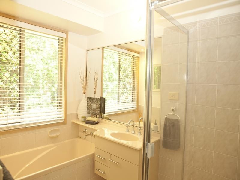 4 Janie Cl, Sinnamon Park QLD 4073