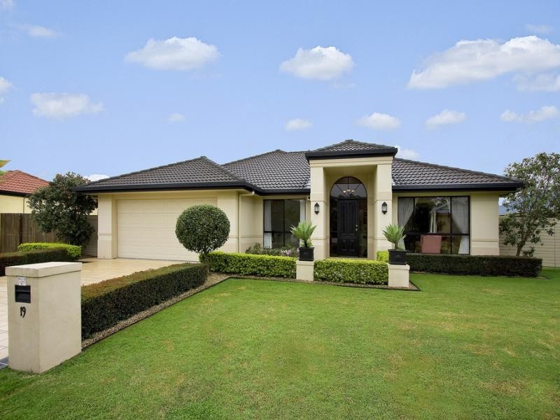 19 Lightwood Pl, Sinnamon Park QLD 4073