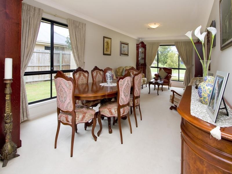 19 Lightwood Pl, Sinnamon Park QLD 4073