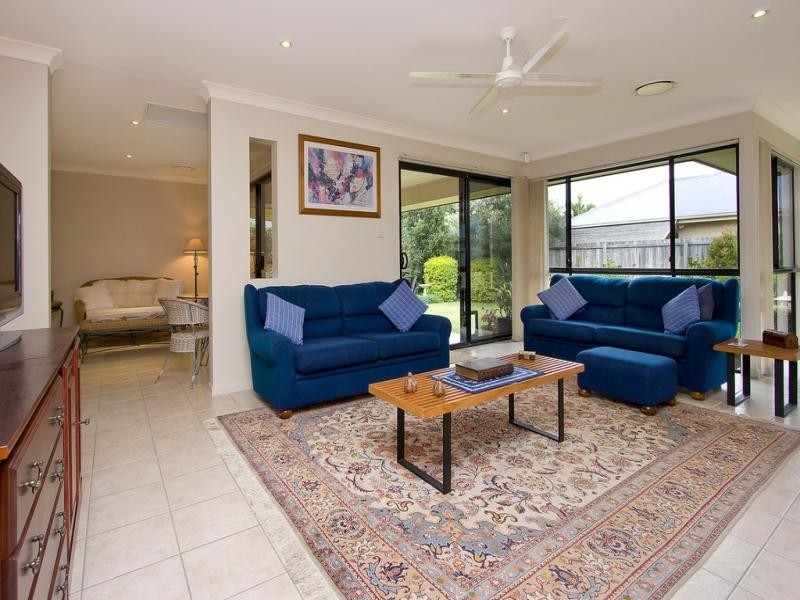 19 Lightwood Pl, Sinnamon Park QLD 4073