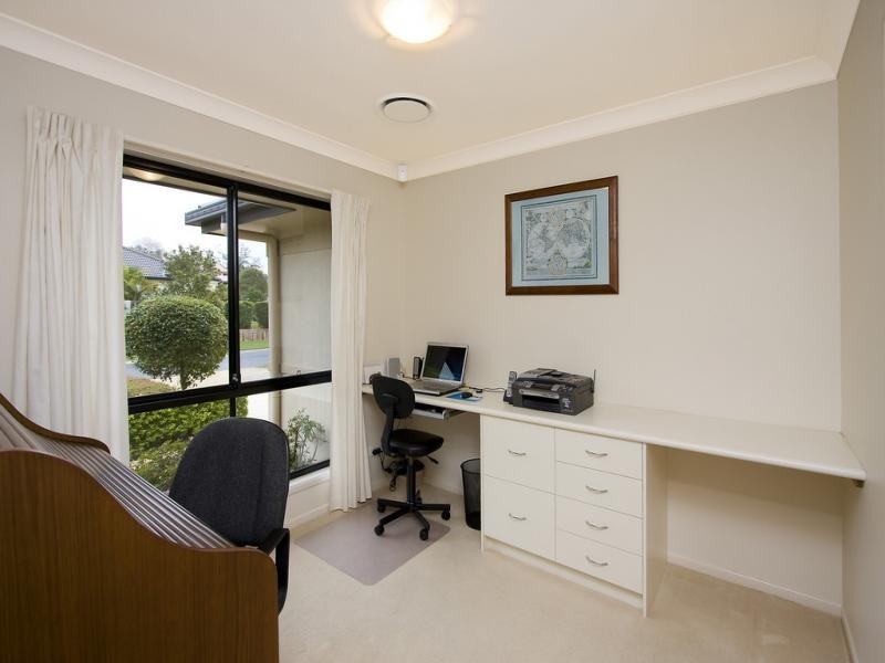 19 Lightwood Pl, Sinnamon Park QLD 4073