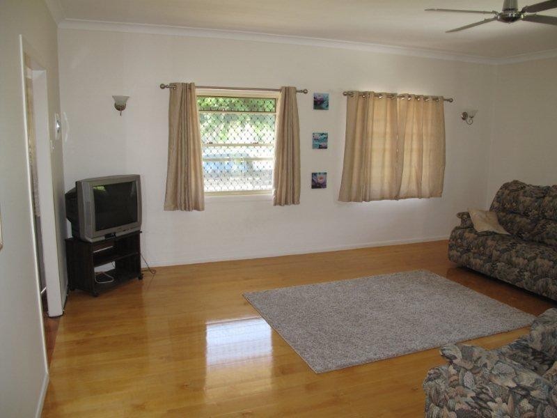 4/877 Beachmere Rd, Beachmere QLD 4510