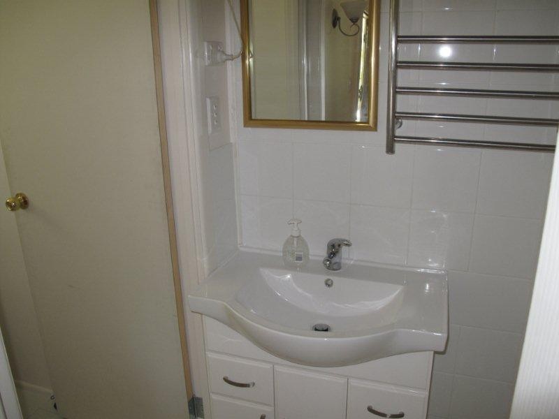 4/877 Beachmere Rd, Beachmere QLD 4510