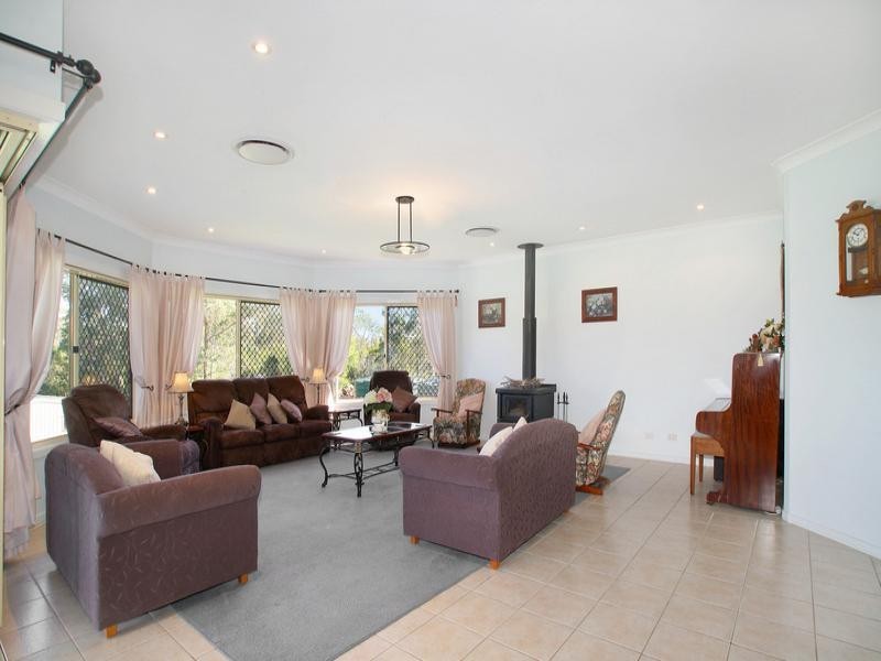 9  Burgundy Drive, Morayfield QLD 4506