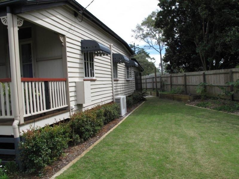 4 Moreton Terrace, Beachmere QLD 4510