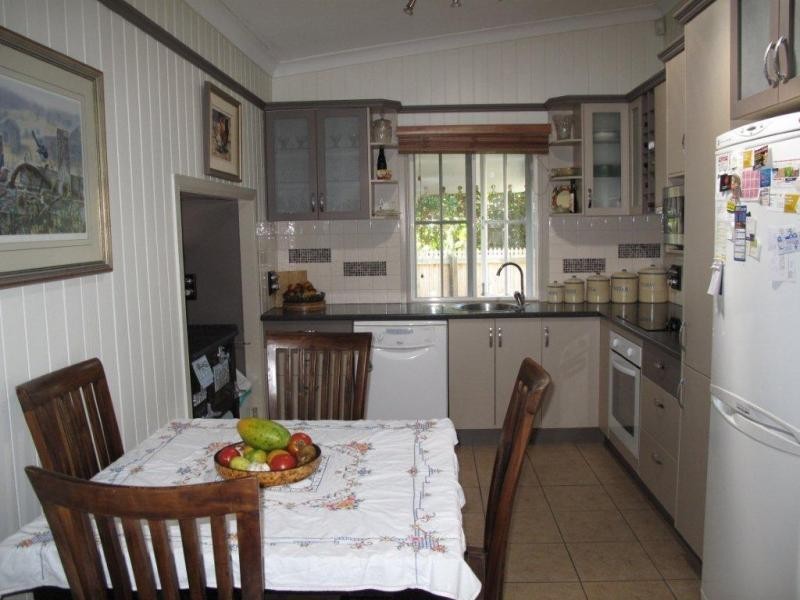 4 Moreton Terrace, Beachmere QLD 4510