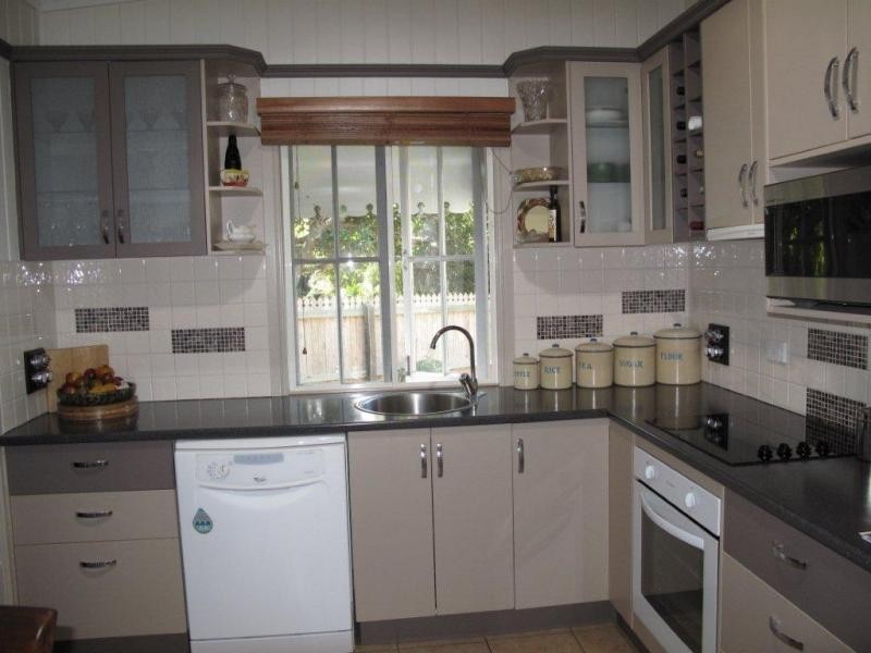 4 Moreton Terrace, Beachmere QLD 4510