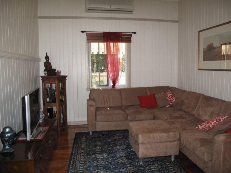 4 Moreton Terrace, Beachmere QLD 4510