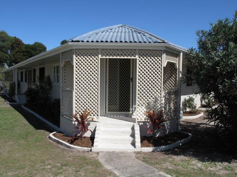 877 Beachmere Road, Beachmere QLD 4510