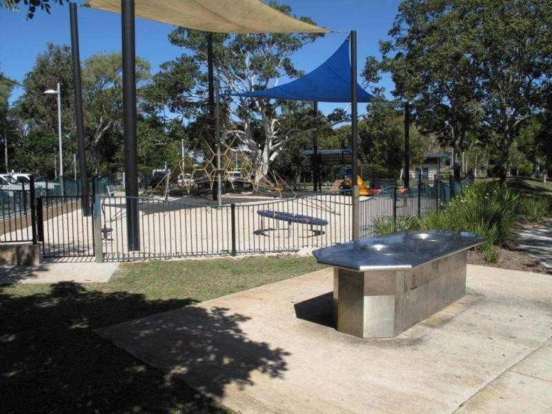 4 and 6 Moreton Terrace, Beachmere QLD 4510