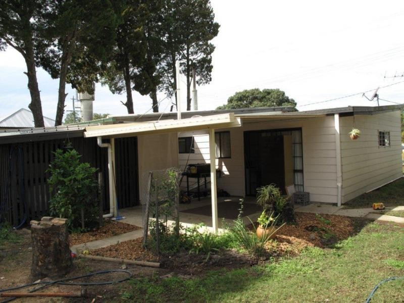 6 Moreton Terrace, Beachmere QLD 4510