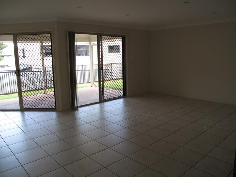 4 Lennon Boulevard, Narangba QLD 4504