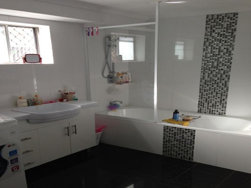2/27 Henderson Road, Burpengary QLD 4505