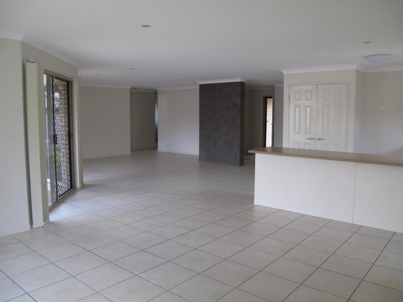 4 Lennon Boulevard, Narangba QLD 4504