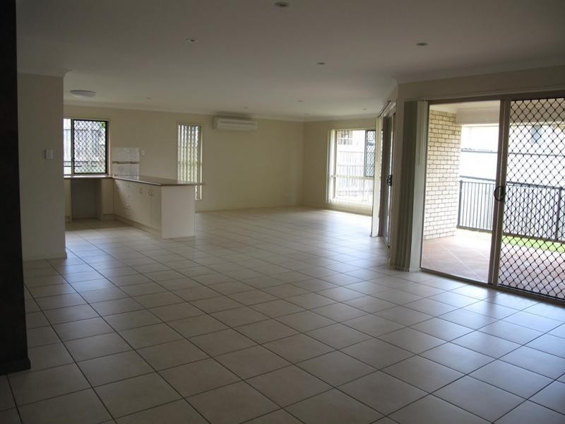 4 Lennon Boulevard, Narangba QLD 4504