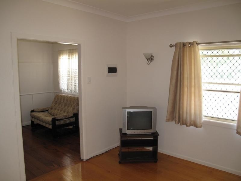 4/877 Beachmere Road, Beachmere QLD 4510