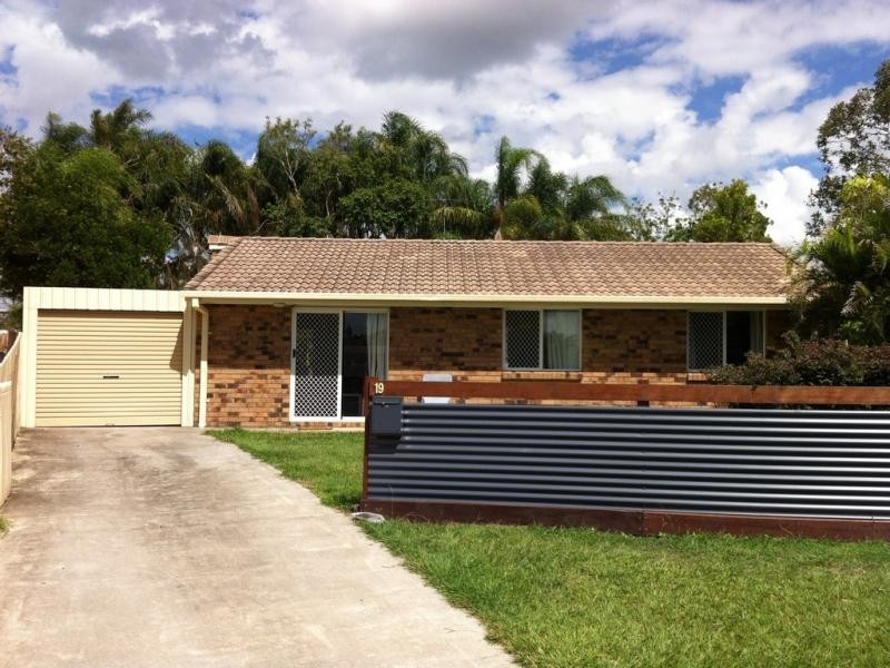 19 Lyndal Ct, Morayfield QLD 4506