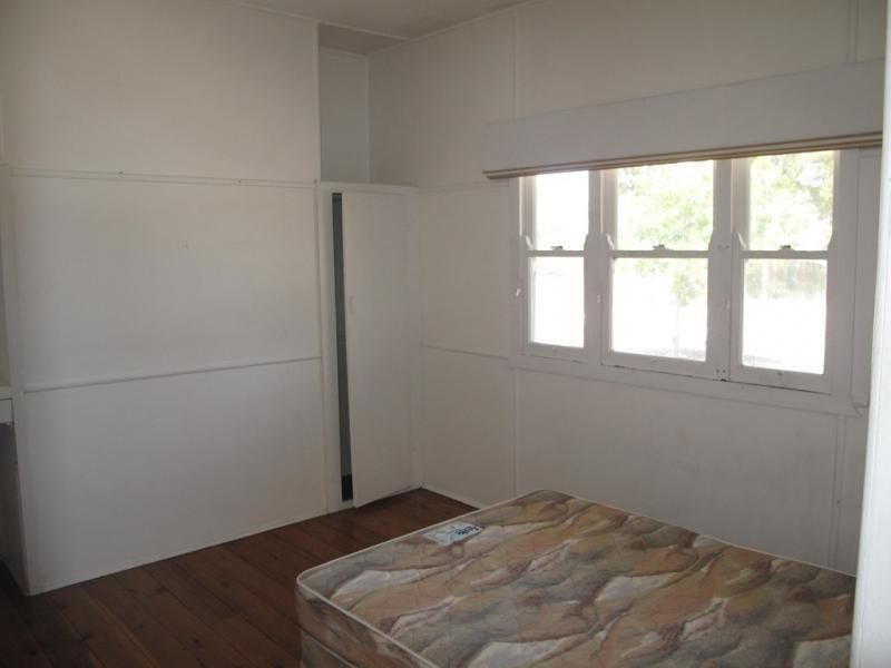 2/877 Beachmere Road, Beachmere QLD 4510