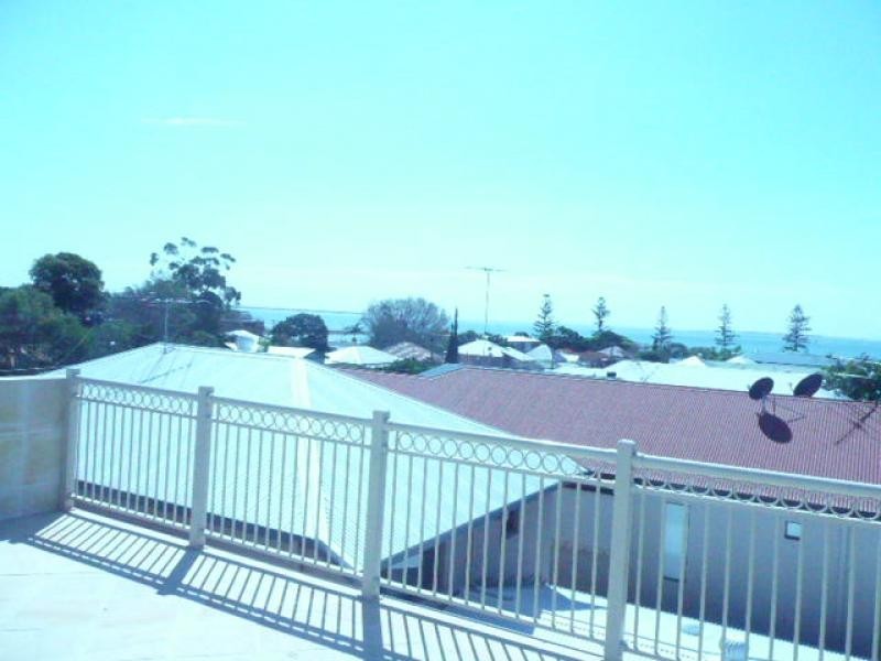 42 Chestnut Street, Wynnum QLD 4178