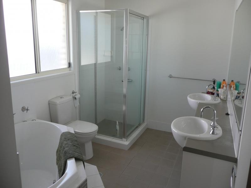 69 Daisy Road, Manly QLD 4179
