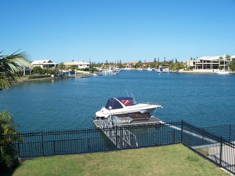 10 Cayman Crescent, Ormiston QLD 4160