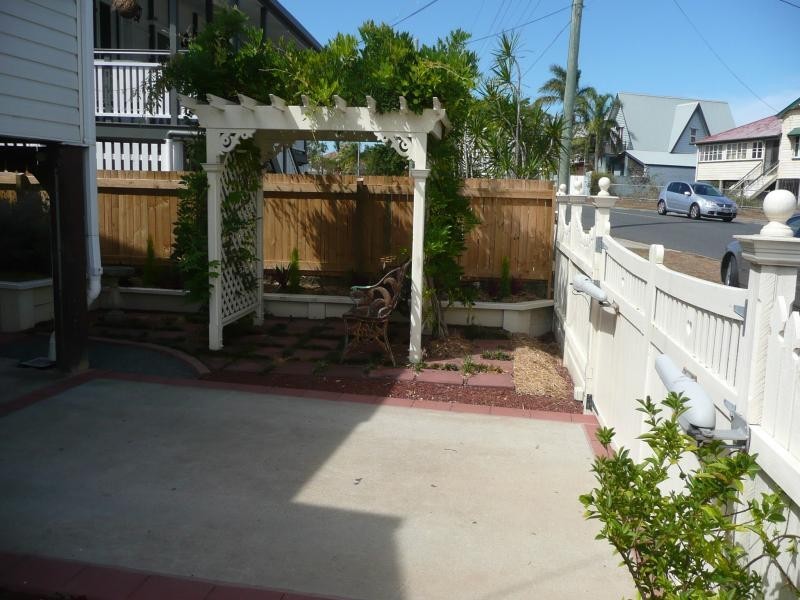 70 Gordon Parade, Manly QLD 4179