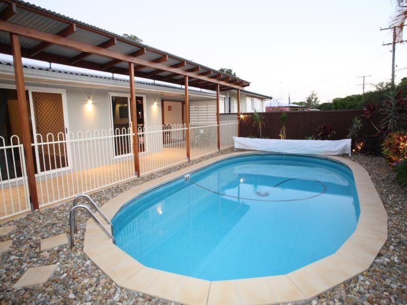 8  Empire Avenue, Manly QLD 4179