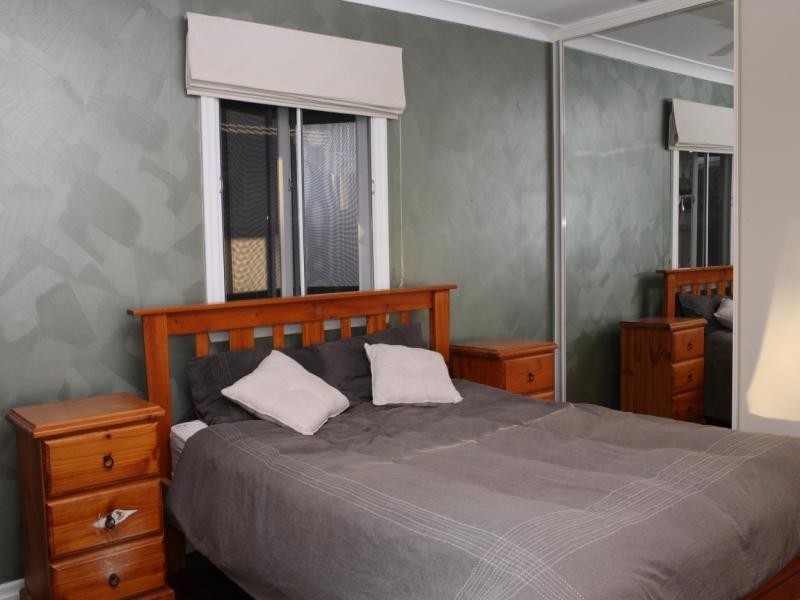 8  Empire Avenue, Manly QLD 4179