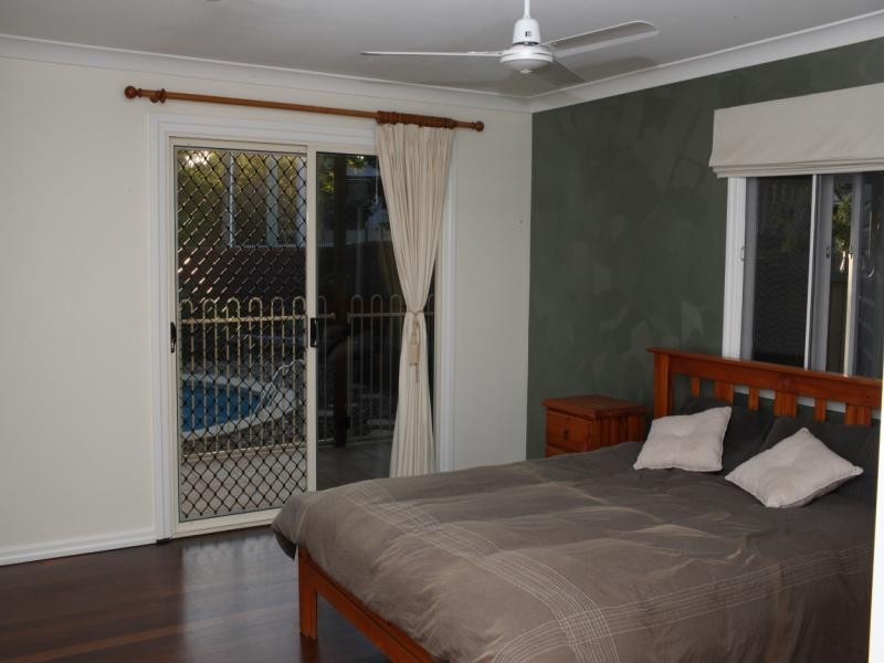 8  Empire Avenue, Manly QLD 4179