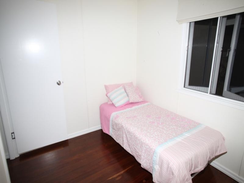 8  Empire Avenue, Manly QLD 4179