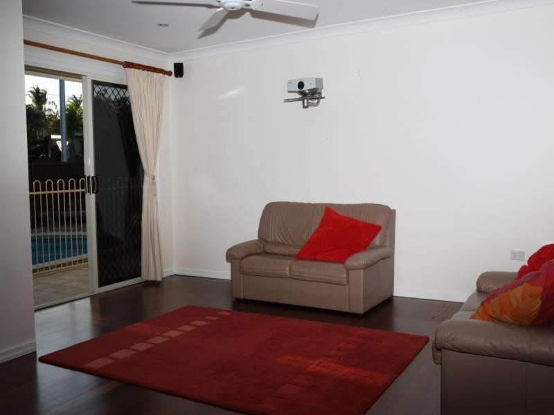 8  Empire Avenue, Manly QLD 4179