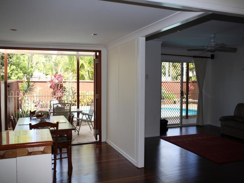 8  Empire Avenue, Manly QLD 4179