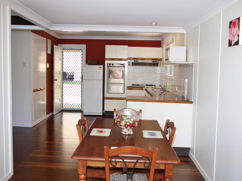 8  Empire Avenue, Manly QLD 4179