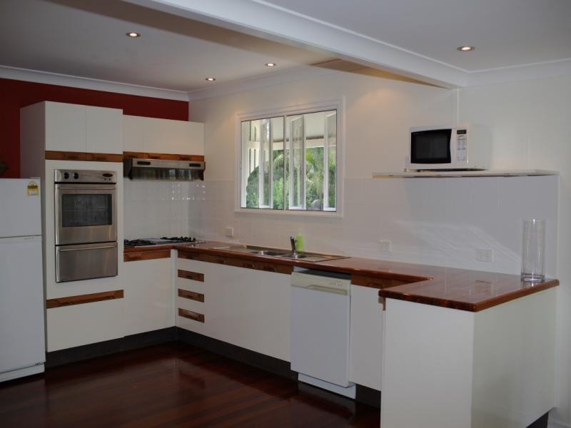 8  Empire Avenue, Manly QLD 4179